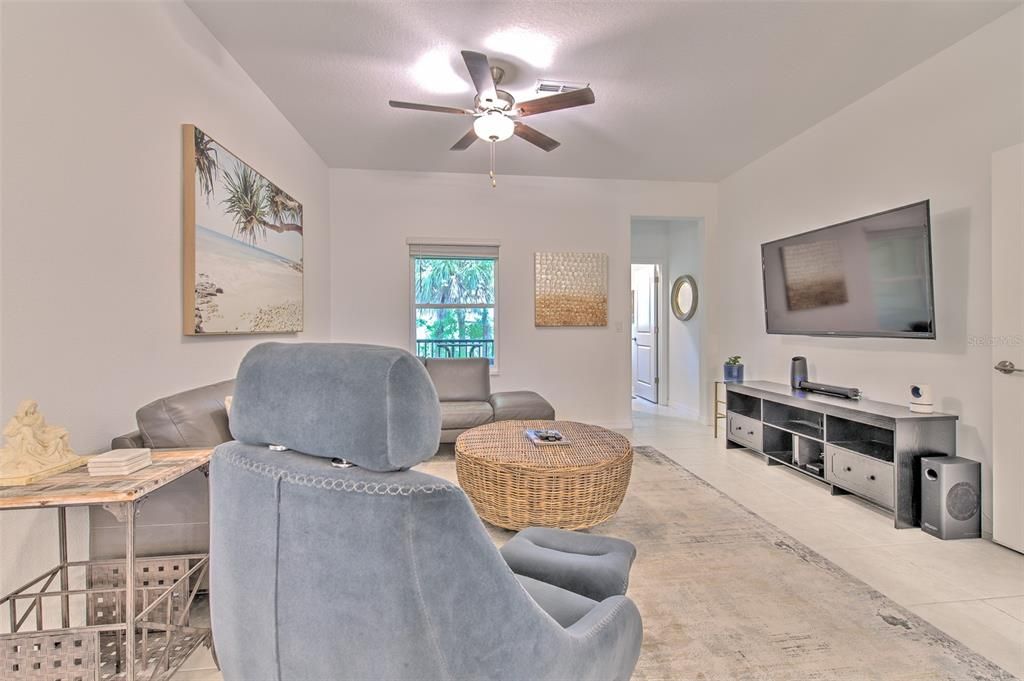 For Sale: $359,900 (2 beds, 2 baths, 1569 Square Feet)