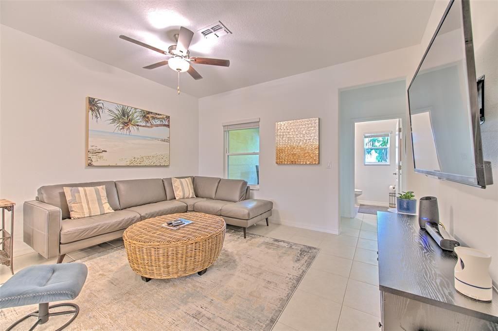 For Sale: $359,900 (2 beds, 2 baths, 1569 Square Feet)