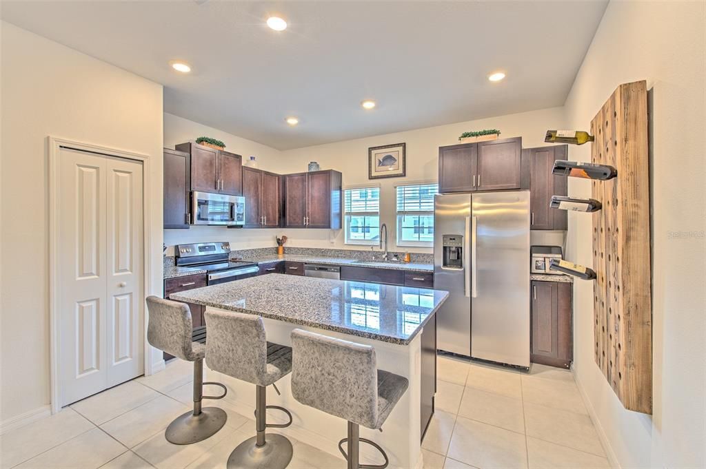 For Sale: $359,900 (2 beds, 2 baths, 1569 Square Feet)