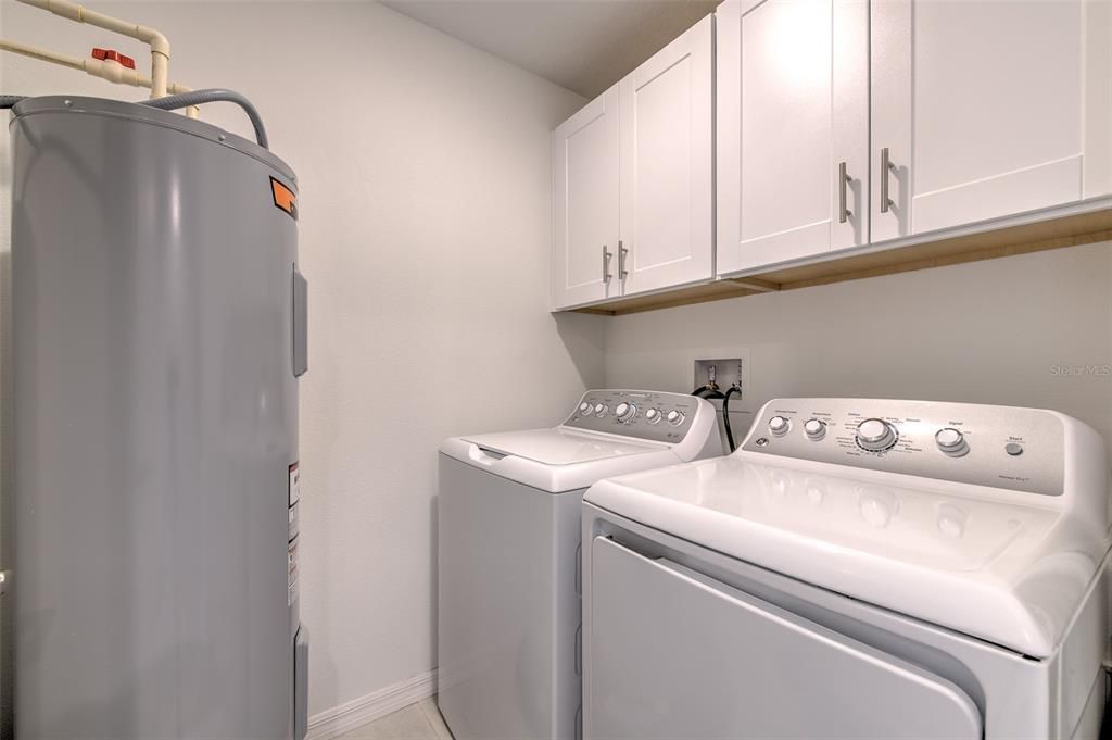 For Sale: $359,900 (2 beds, 2 baths, 1569 Square Feet)