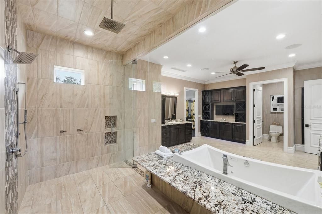 For Sale: $2,199,000 (5 beds, 5 baths, 5905 Square Feet)