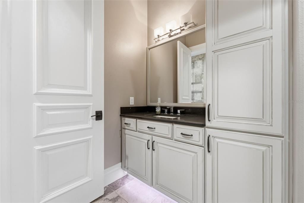 For Sale: $2,199,000 (5 beds, 5 baths, 5905 Square Feet)