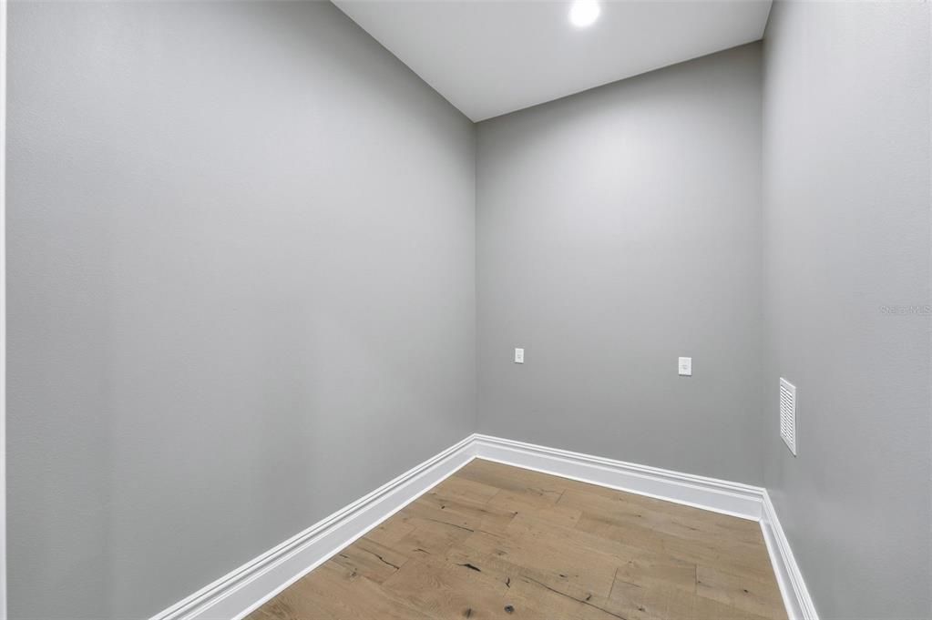 For Sale: $2,199,000 (5 beds, 5 baths, 5905 Square Feet)