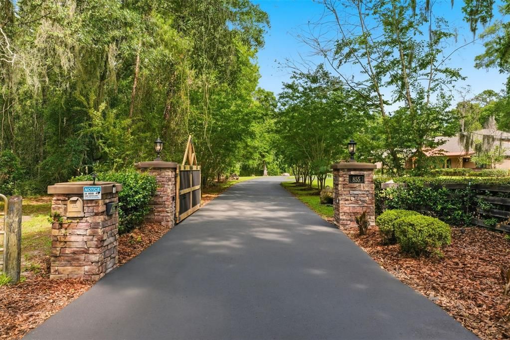 For Sale: $2,199,000 (5 beds, 5 baths, 5905 Square Feet)