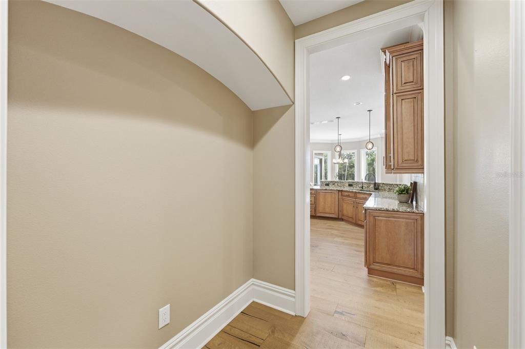 For Sale: $2,199,000 (5 beds, 5 baths, 5905 Square Feet)