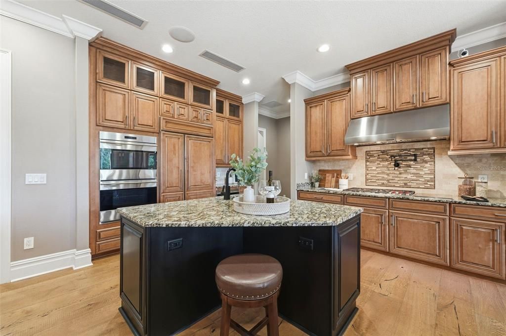 For Sale: $2,199,000 (5 beds, 5 baths, 5905 Square Feet)