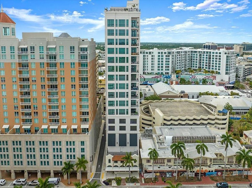 En Venta: $2,195,000 (3 camas, 3 baños, 2032 Pies cuadrados)
