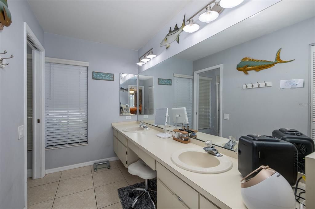 For Sale: $319,900 (3 beds, 2 baths, 1672 Square Feet)