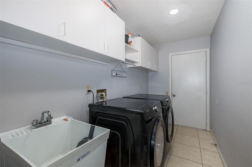 For Sale: $319,900 (3 beds, 2 baths, 1672 Square Feet)