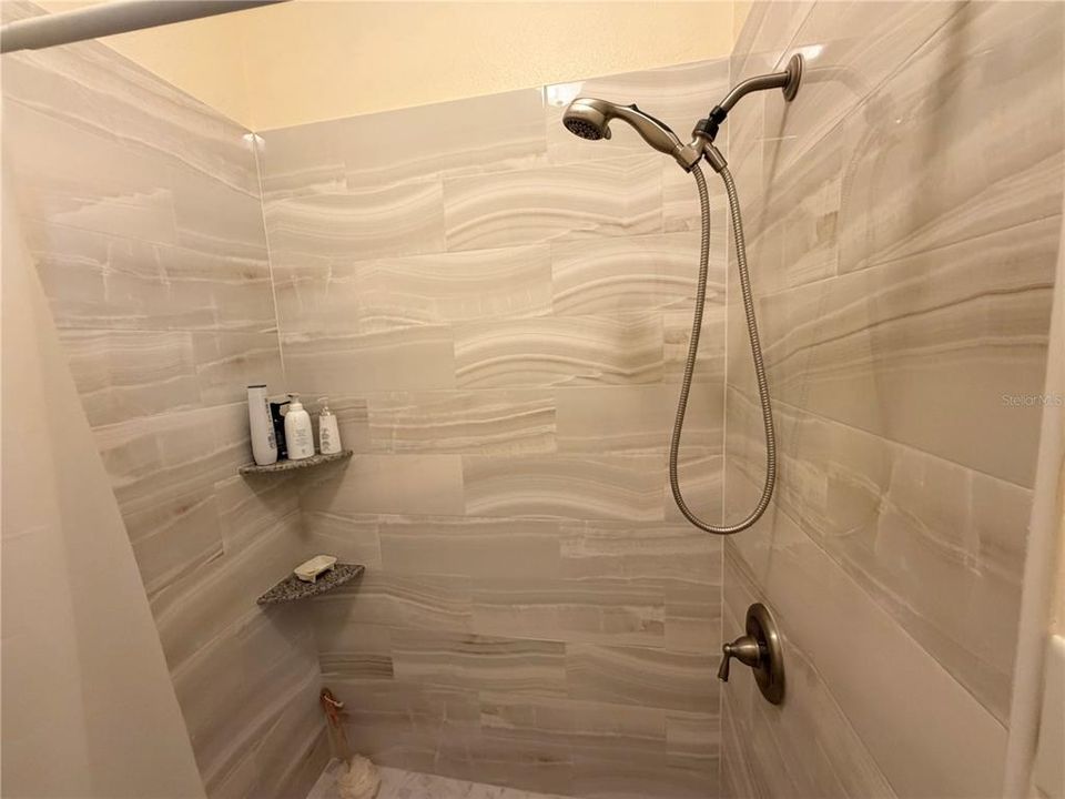 En Venta: $365,000 (3 camas, 3 baños, 2167 Pies cuadrados)