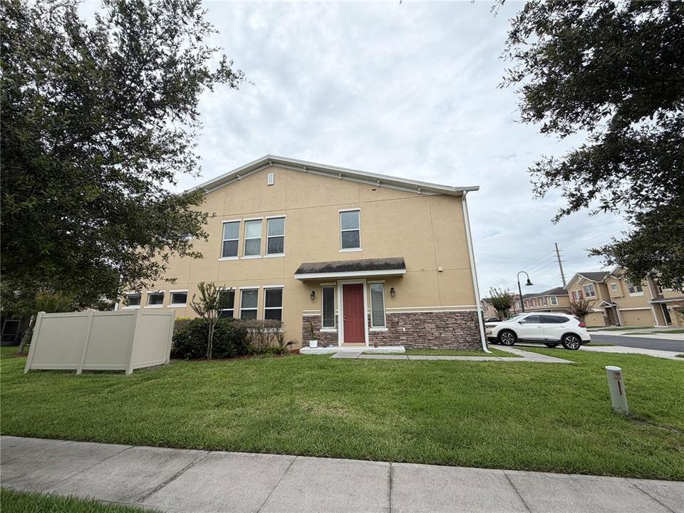 En Venta: $365,000 (3 camas, 3 baños, 2167 Pies cuadrados)
