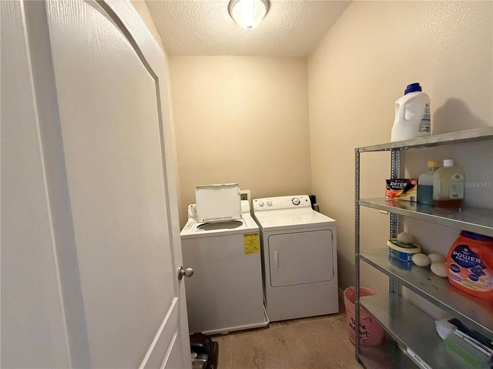 En Venta: $365,000 (3 camas, 3 baños, 2167 Pies cuadrados)