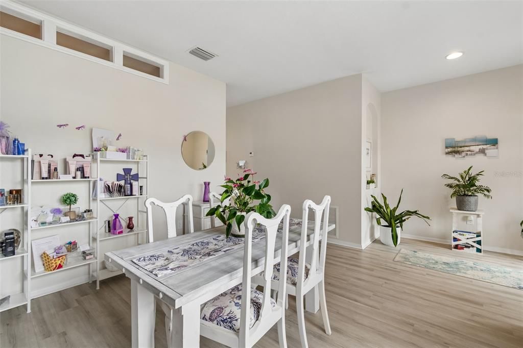 En Venta: $385,000 (3 camas, 2 baños, 1840 Pies cuadrados)