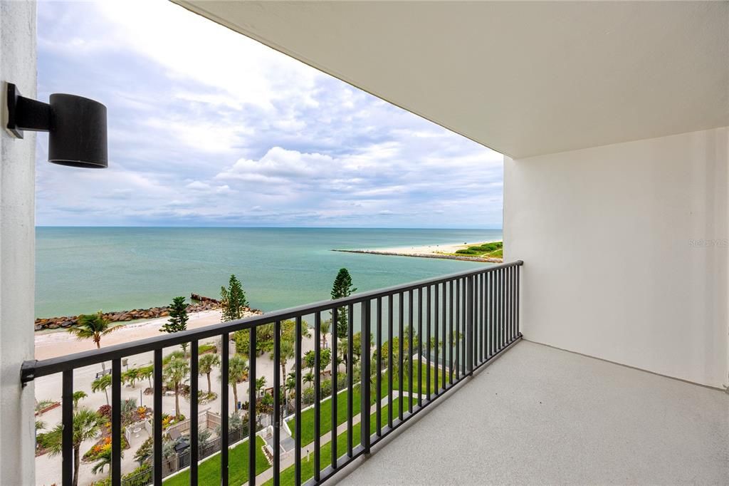 For Rent: $4,000 (2 beds, 2 baths, 1180 Square Feet)