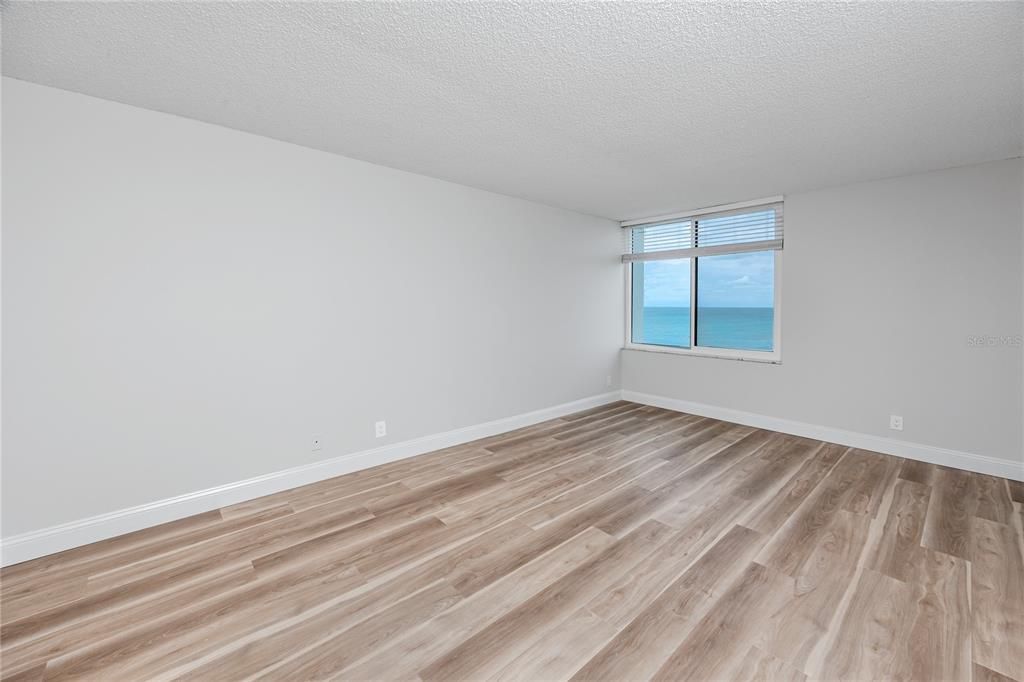 For Rent: $4,000 (2 beds, 2 baths, 1180 Square Feet)