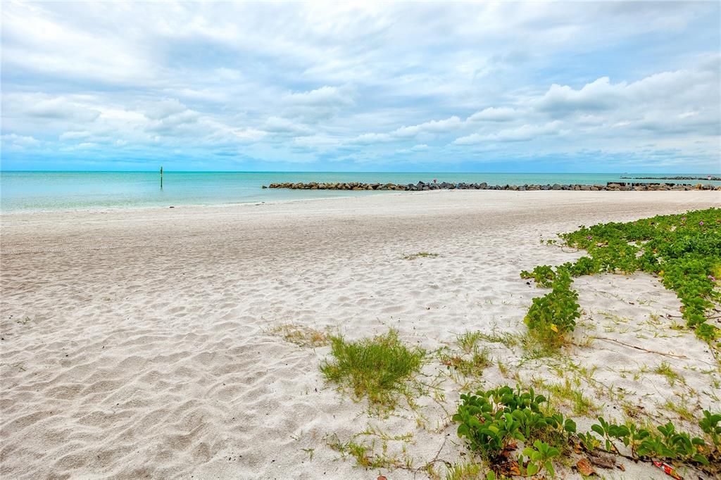 For Rent: $4,000 (2 beds, 2 baths, 1180 Square Feet)