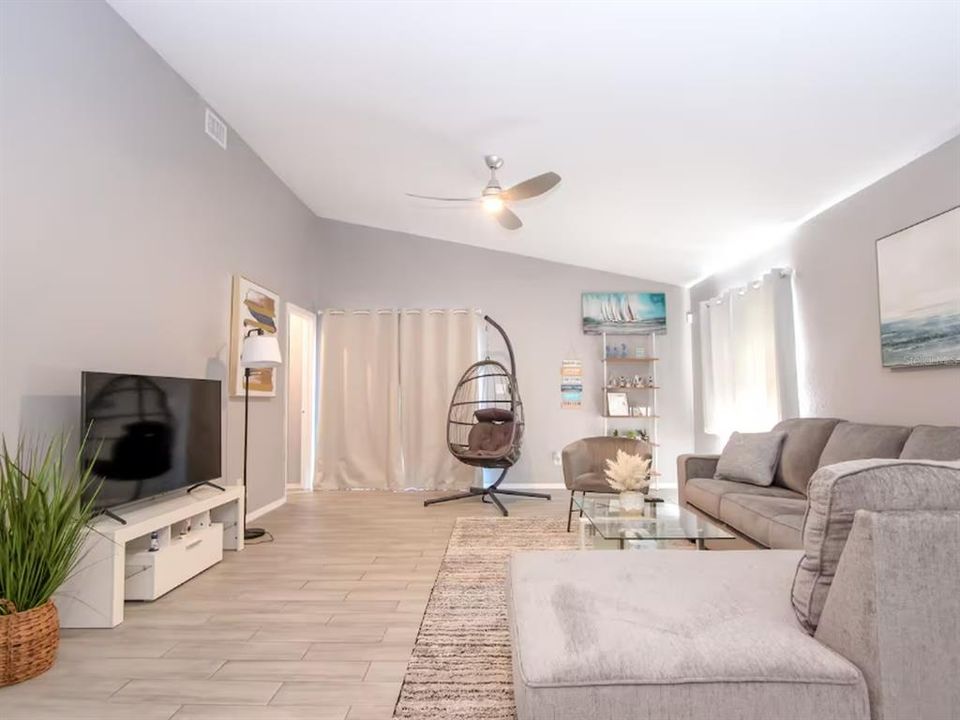 En Renta: $2,450 (3 camas, 2 baños, 1282 Pies cuadrados)