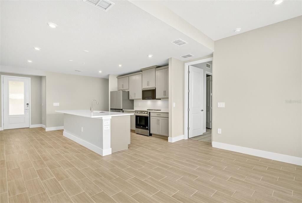 For Sale: $284,000 (2 beds, 2 baths, 1341 Square Feet)