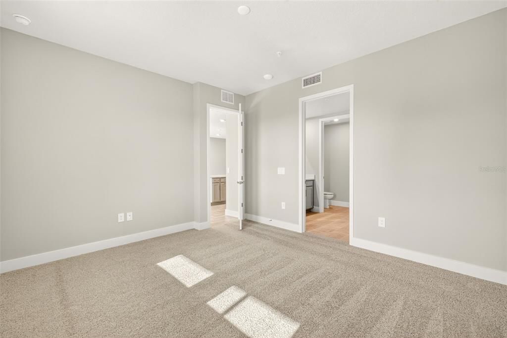 For Sale: $284,000 (2 beds, 2 baths, 1341 Square Feet)