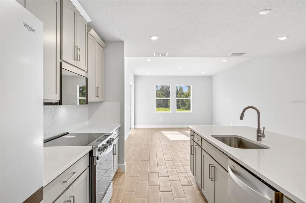 For Sale: $284,000 (2 beds, 2 baths, 1341 Square Feet)