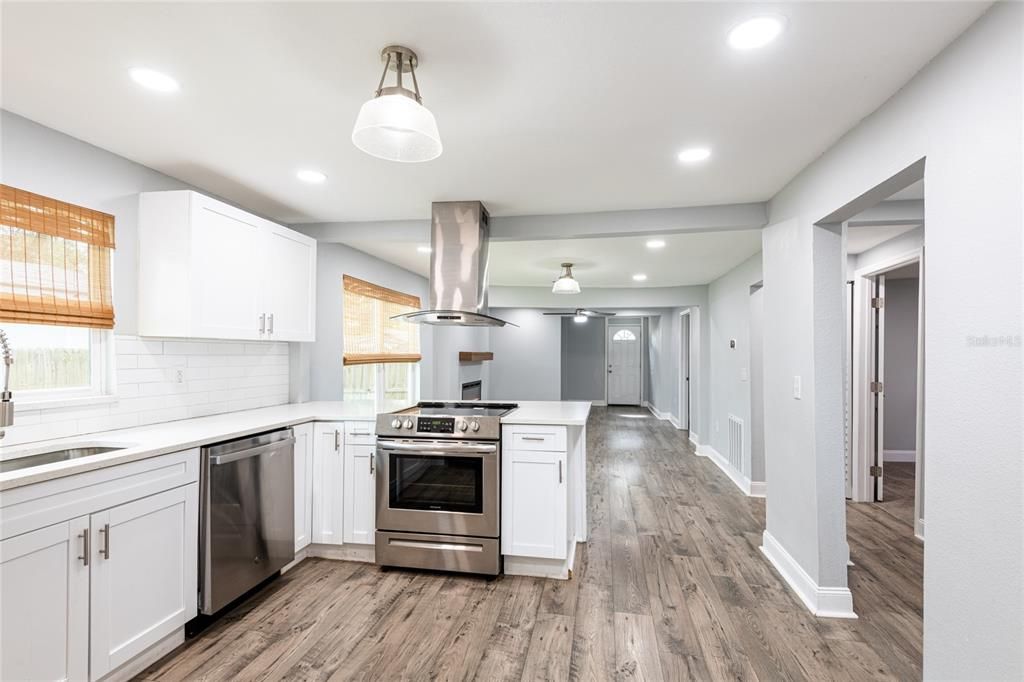 For Sale: $315,000 (3 beds, 2 baths, 1162 Square Feet)