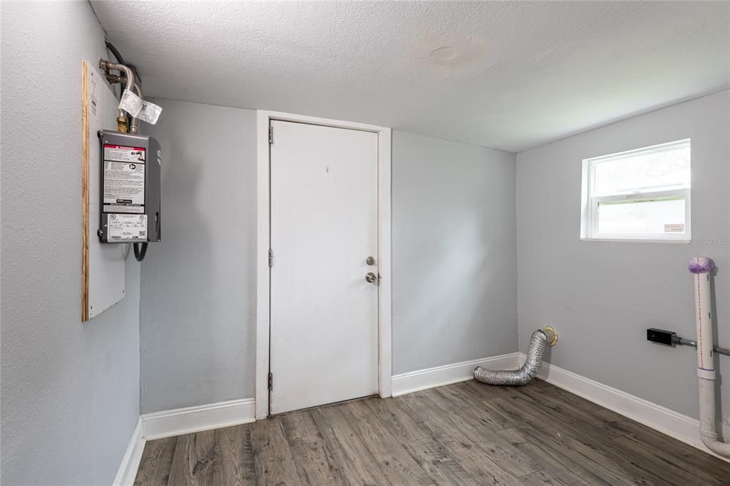 For Sale: $315,000 (3 beds, 2 baths, 1162 Square Feet)