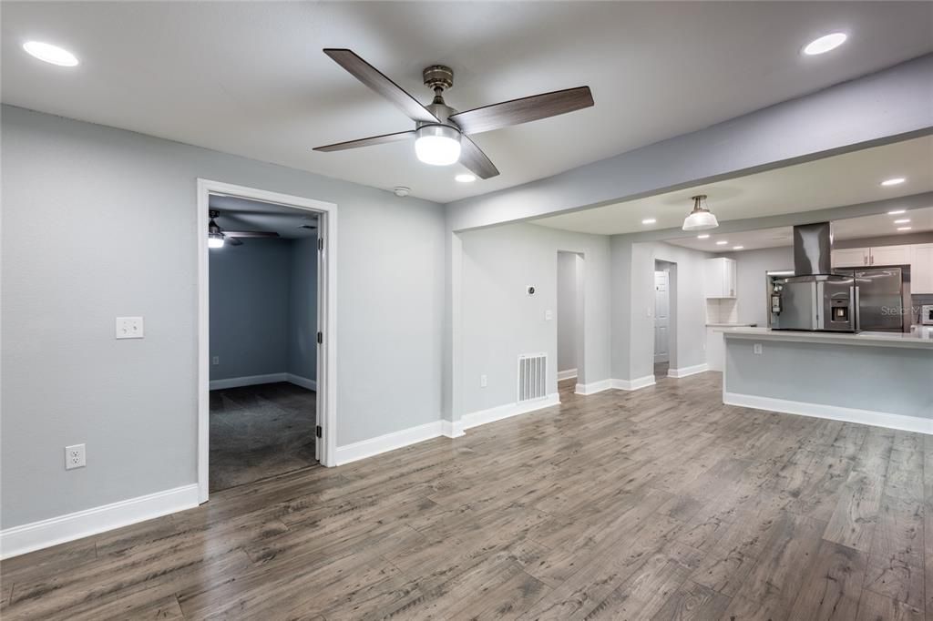 For Sale: $315,000 (3 beds, 2 baths, 1162 Square Feet)
