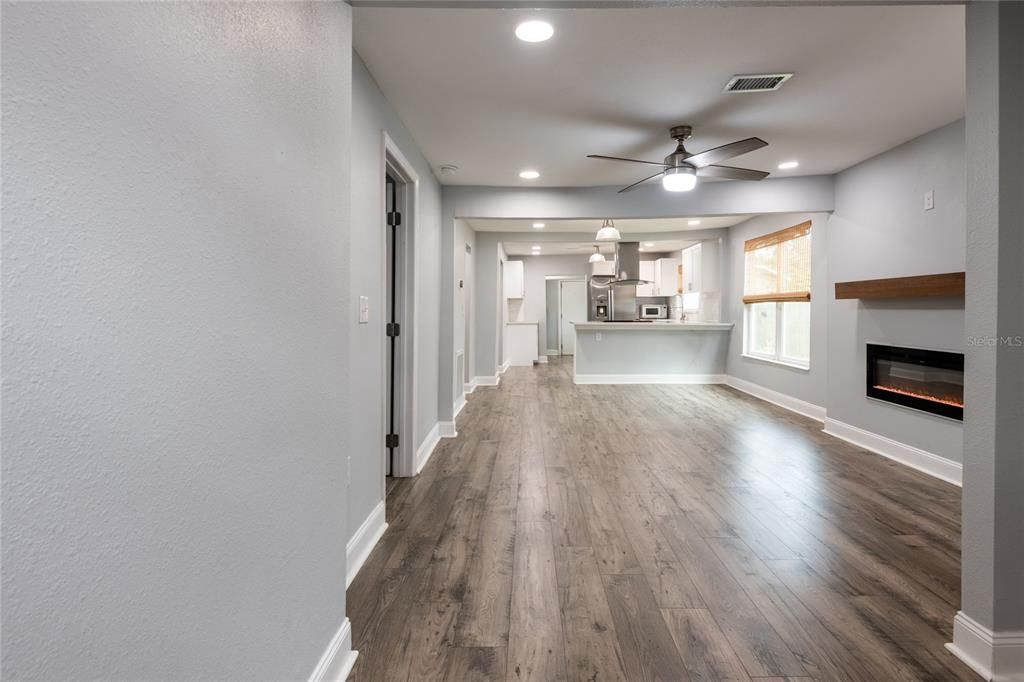For Sale: $315,000 (3 beds, 2 baths, 1162 Square Feet)
