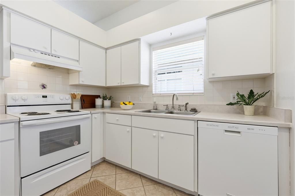 For Sale: $530,000 (3 beds, 2 baths, 1615 Square Feet)
