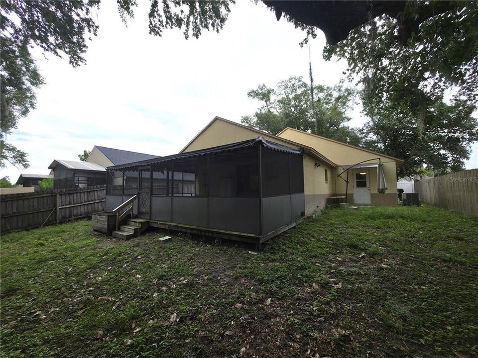 For Sale: $349,000 (3 beds, 2 baths, 1207 Square Feet)