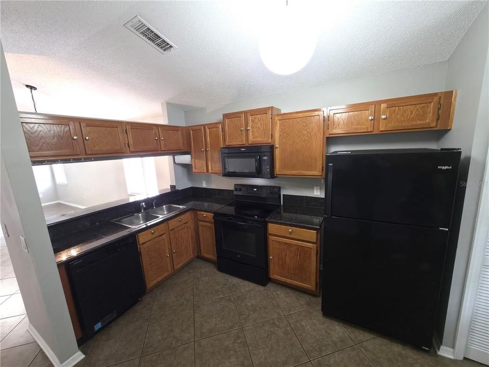 For Sale: $349,000 (3 beds, 2 baths, 1207 Square Feet)