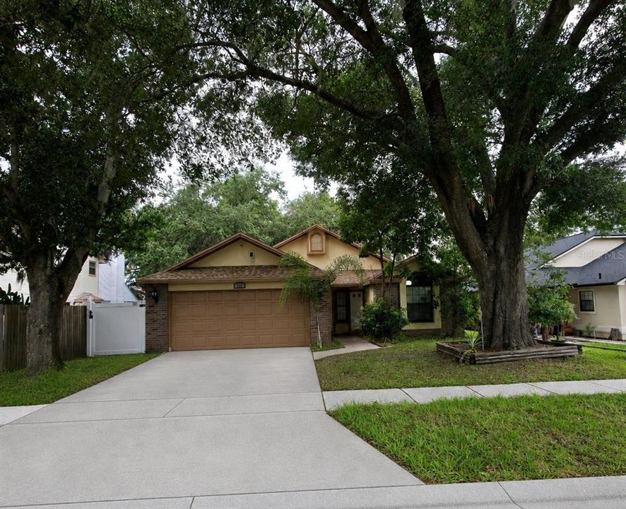 For Sale: $349,000 (3 beds, 2 baths, 1207 Square Feet)