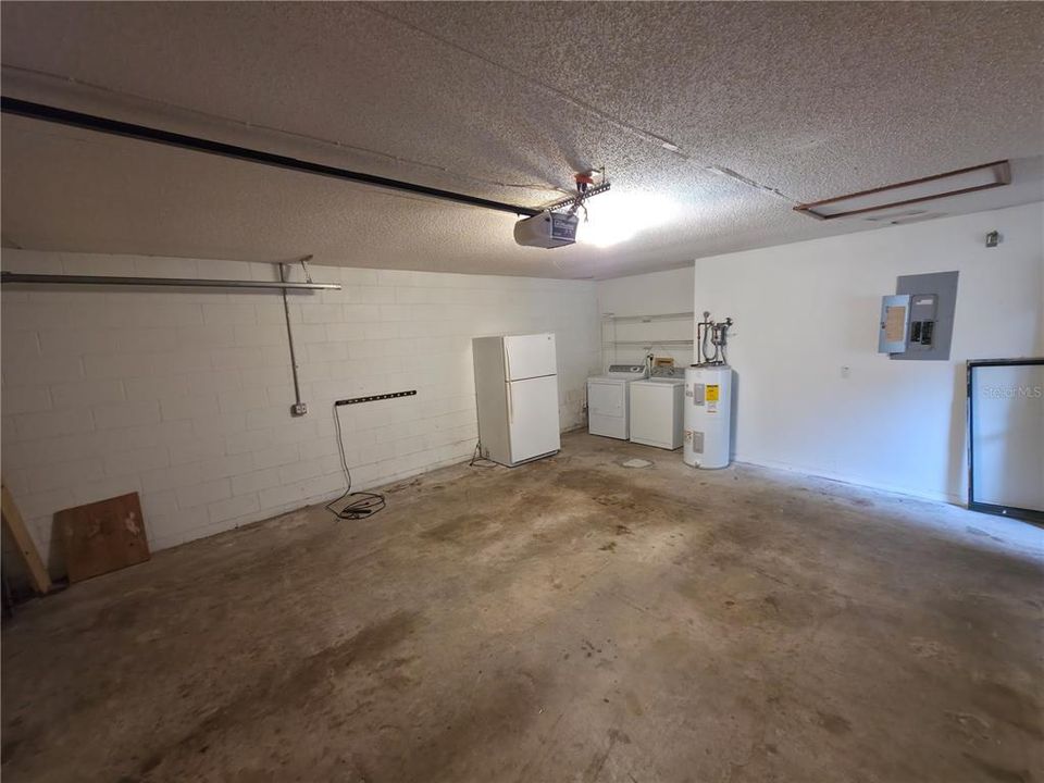 For Sale: $349,000 (3 beds, 2 baths, 1207 Square Feet)