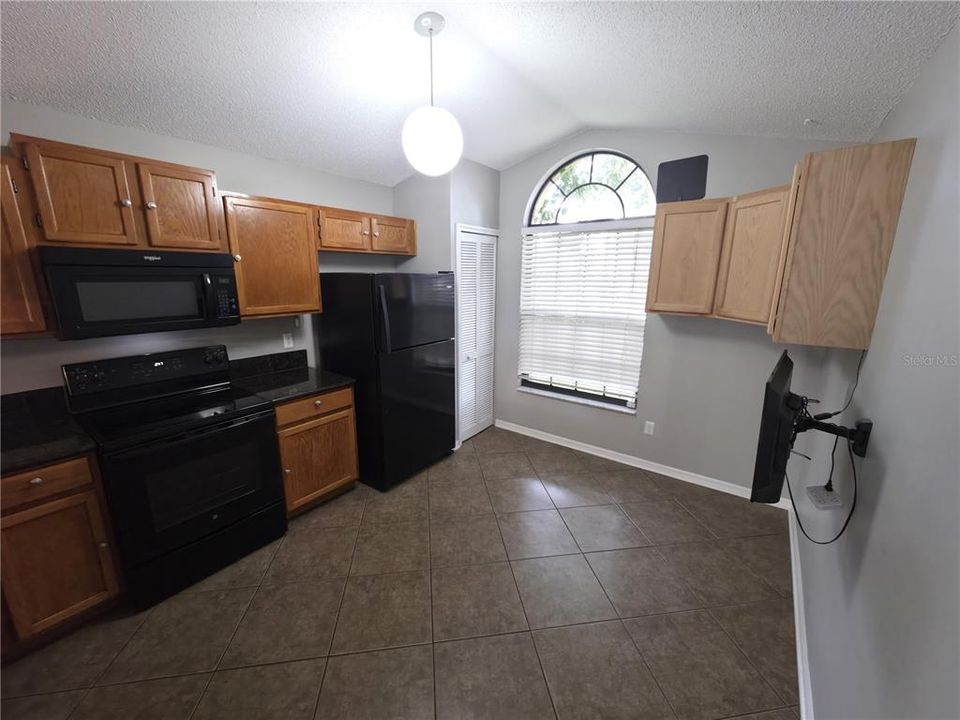 For Sale: $349,000 (3 beds, 2 baths, 1207 Square Feet)