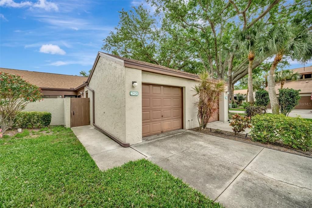 For Sale: $225,000 (2 beds, 2 baths, 1127 Square Feet)