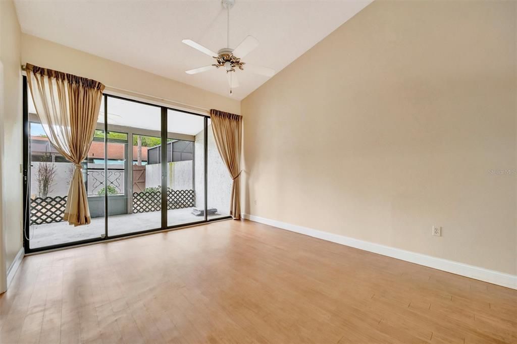 For Sale: $225,000 (2 beds, 2 baths, 1127 Square Feet)