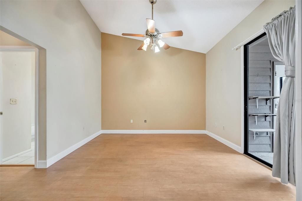 For Sale: $225,000 (2 beds, 2 baths, 1127 Square Feet)