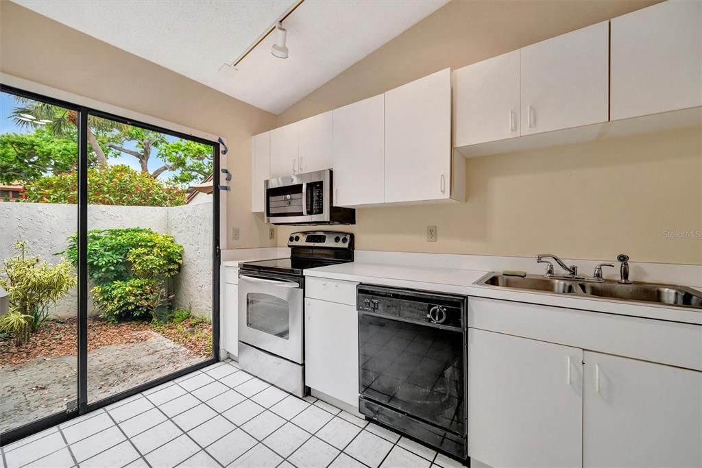 For Sale: $225,000 (2 beds, 2 baths, 1127 Square Feet)