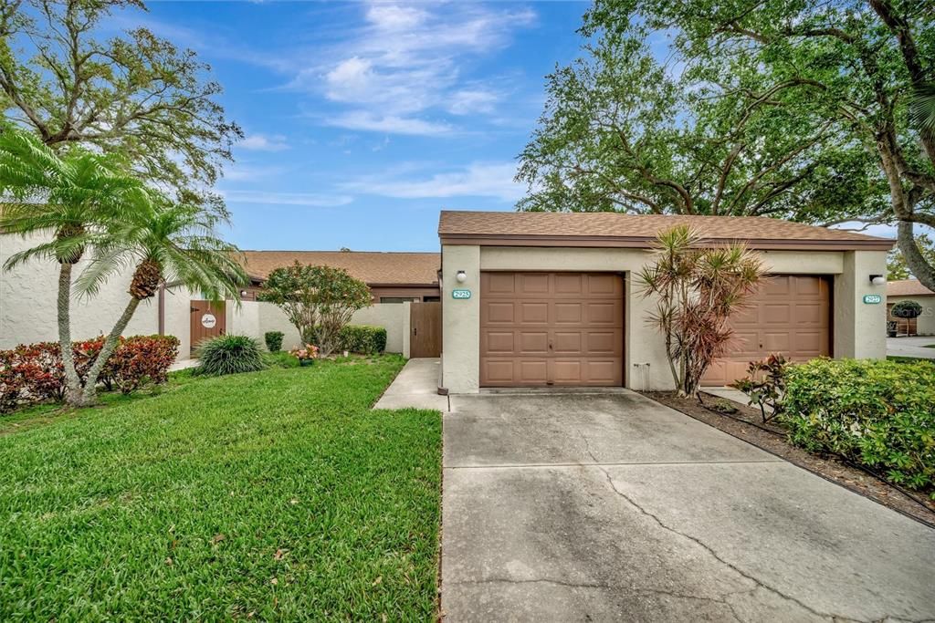 For Sale: $225,000 (2 beds, 2 baths, 1127 Square Feet)