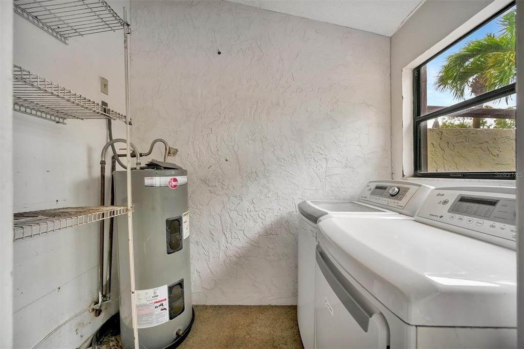 For Sale: $225,000 (2 beds, 2 baths, 1127 Square Feet)
