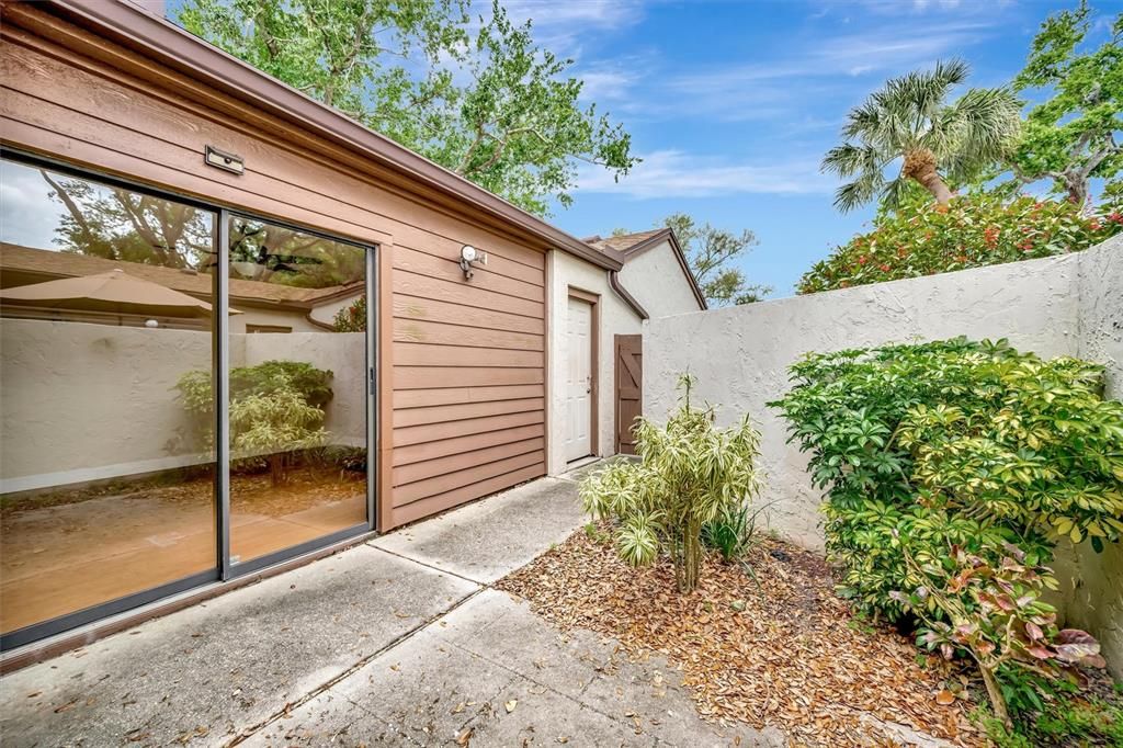 For Sale: $225,000 (2 beds, 2 baths, 1127 Square Feet)
