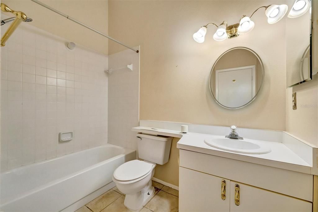 For Sale: $225,000 (2 beds, 2 baths, 1127 Square Feet)