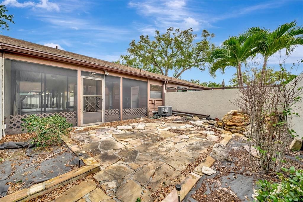 For Sale: $225,000 (2 beds, 2 baths, 1127 Square Feet)