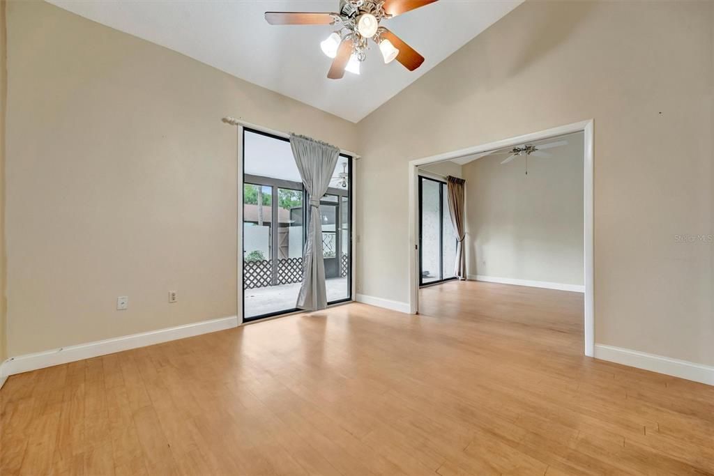 For Sale: $225,000 (2 beds, 2 baths, 1127 Square Feet)
