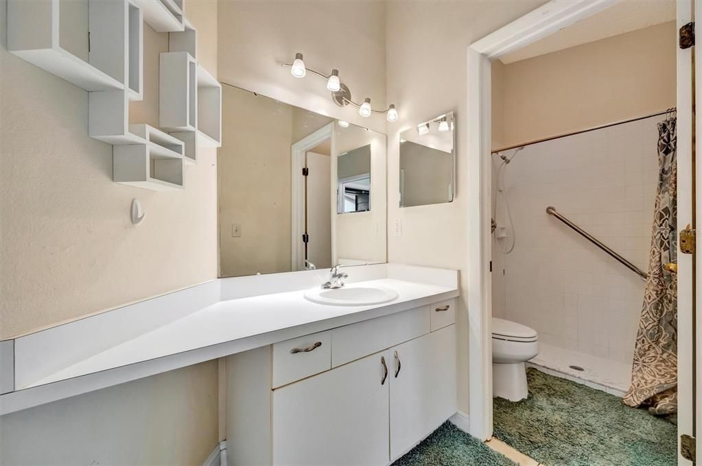 For Sale: $225,000 (2 beds, 2 baths, 1127 Square Feet)
