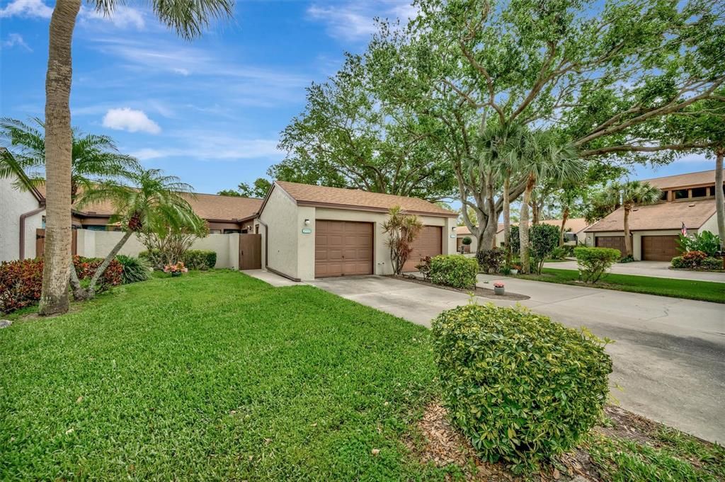 For Sale: $225,000 (2 beds, 2 baths, 1127 Square Feet)
