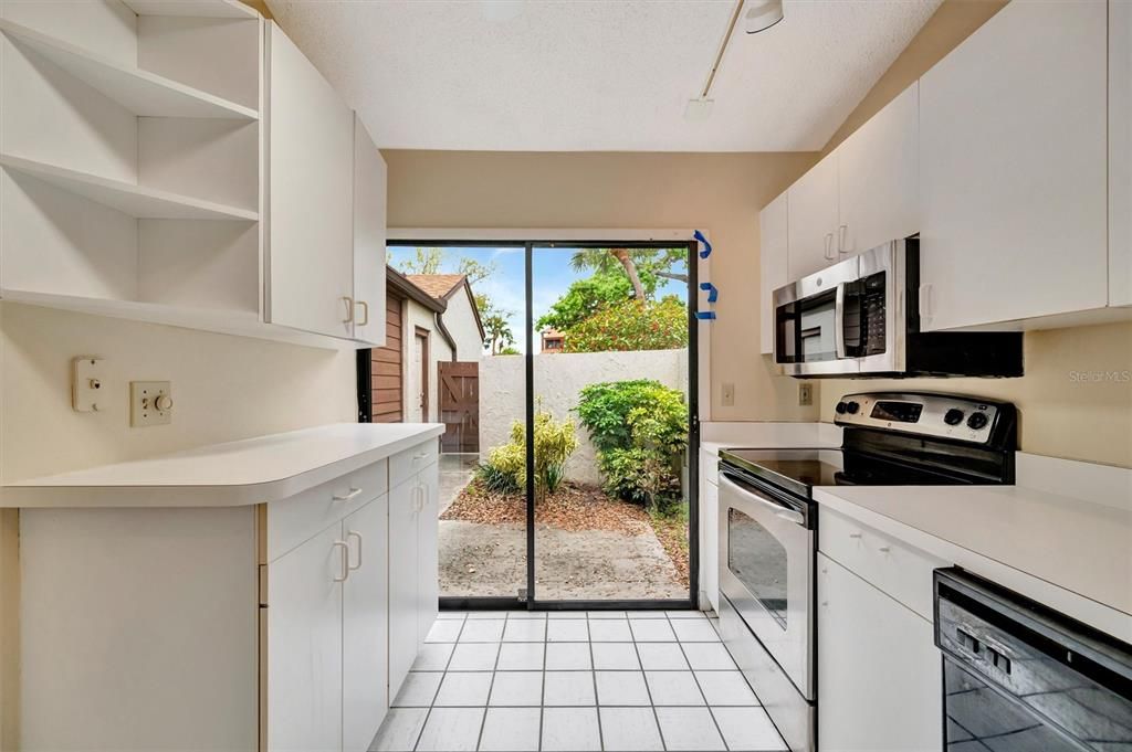 For Sale: $225,000 (2 beds, 2 baths, 1127 Square Feet)