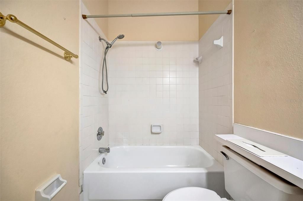 For Sale: $225,000 (2 beds, 2 baths, 1127 Square Feet)