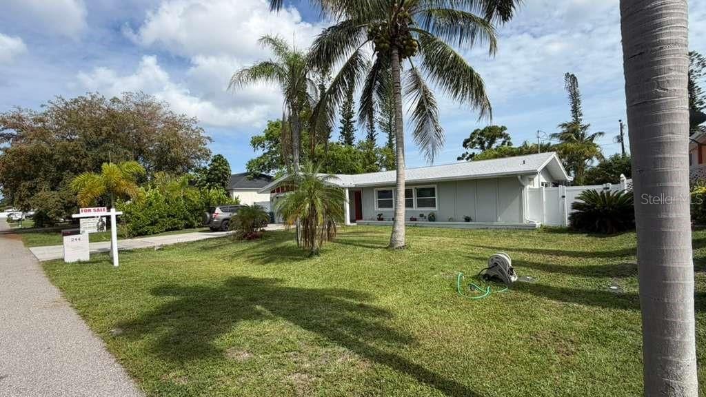 For Sale: $470,000 (4 beds, 3 baths, 1742 Square Feet)