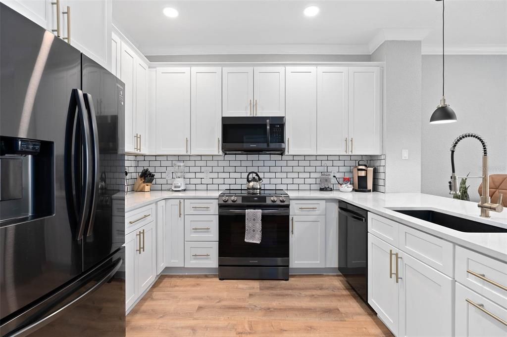 Active With Contract: $449,000 (3 beds, 3 baths, 1440 Square Feet)